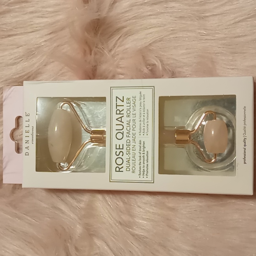 NEW! ROSE QUARTZ DUAL SIDED FACIAL ROLLER